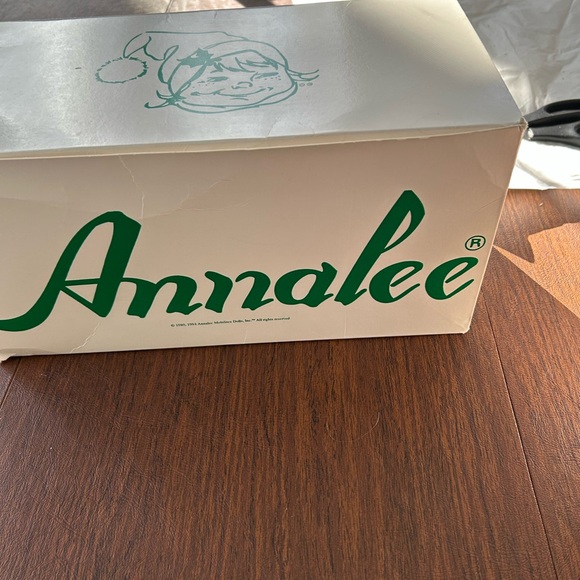 Vintage AnnaLee Sitting Baby Doll with Holly Pajamas ‘90 - Picture 5 of 6